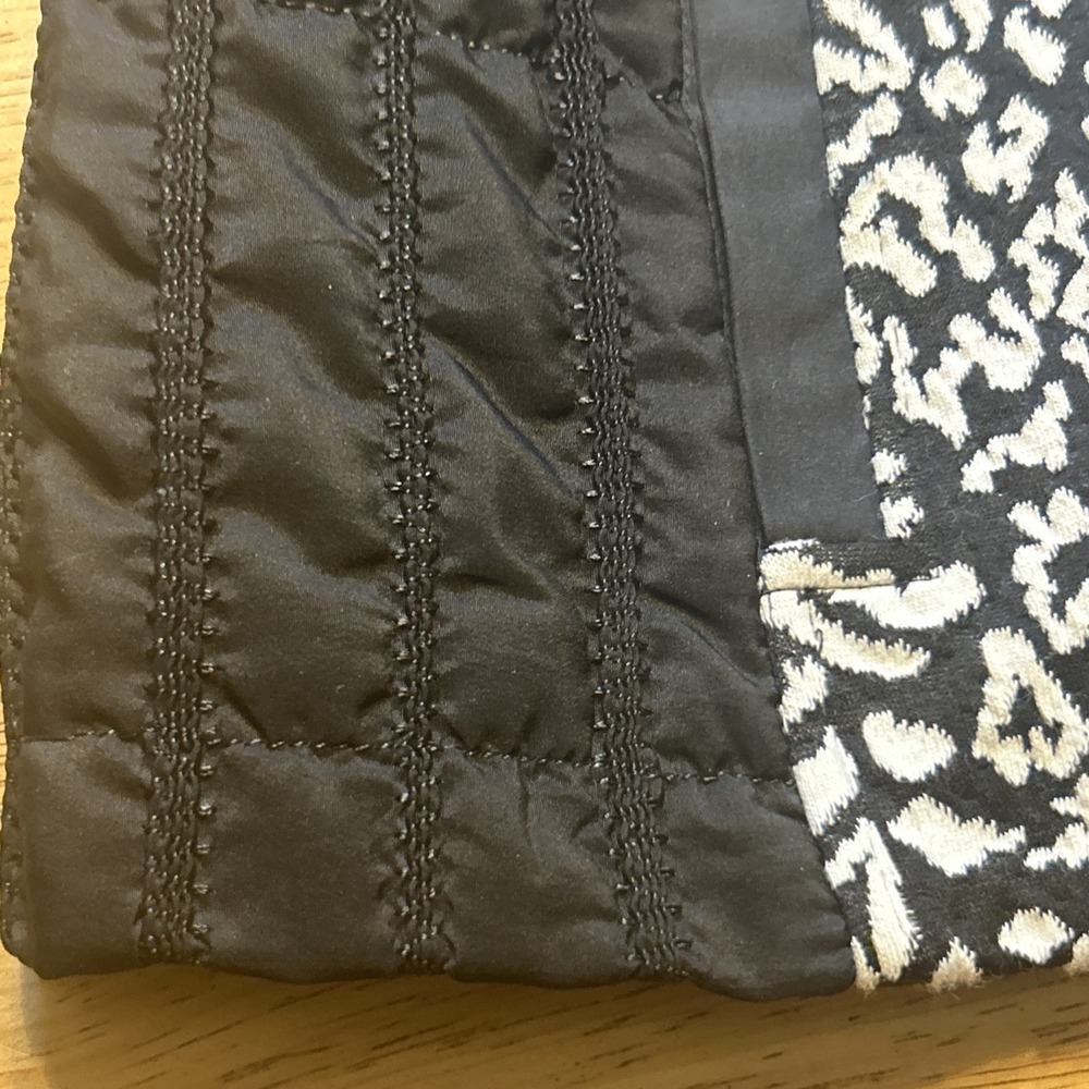 Chico's Womens Full Zip Lined Vest Jacket Black/White Animal Print‎ Sz 1 Sz Med - Picture 8 of 9